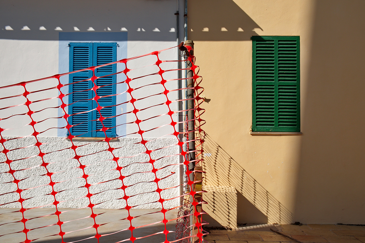 PASSING THROUGH, Shelley Hill, Streetphotography, Visual artist, street photography