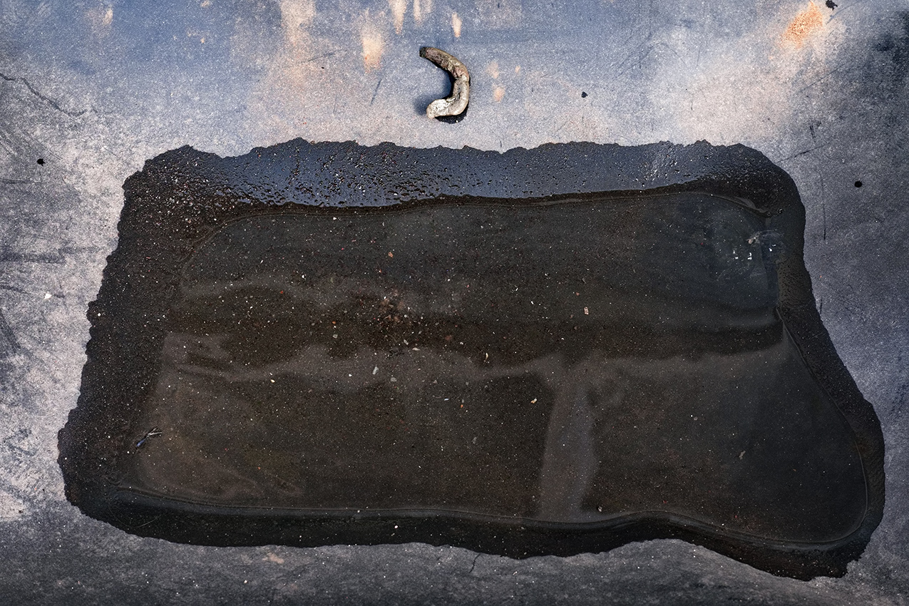 PASSING THROUGH, Shelley Hill, Streetphotography, Visual artist, street photography