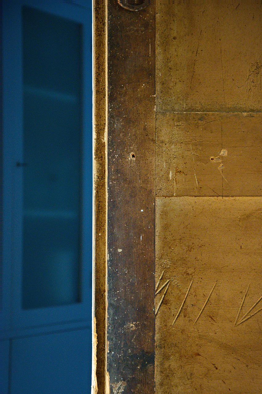 PASSING THROUGH, Shelley Hill, Streetphotography, Visual artist, street photography