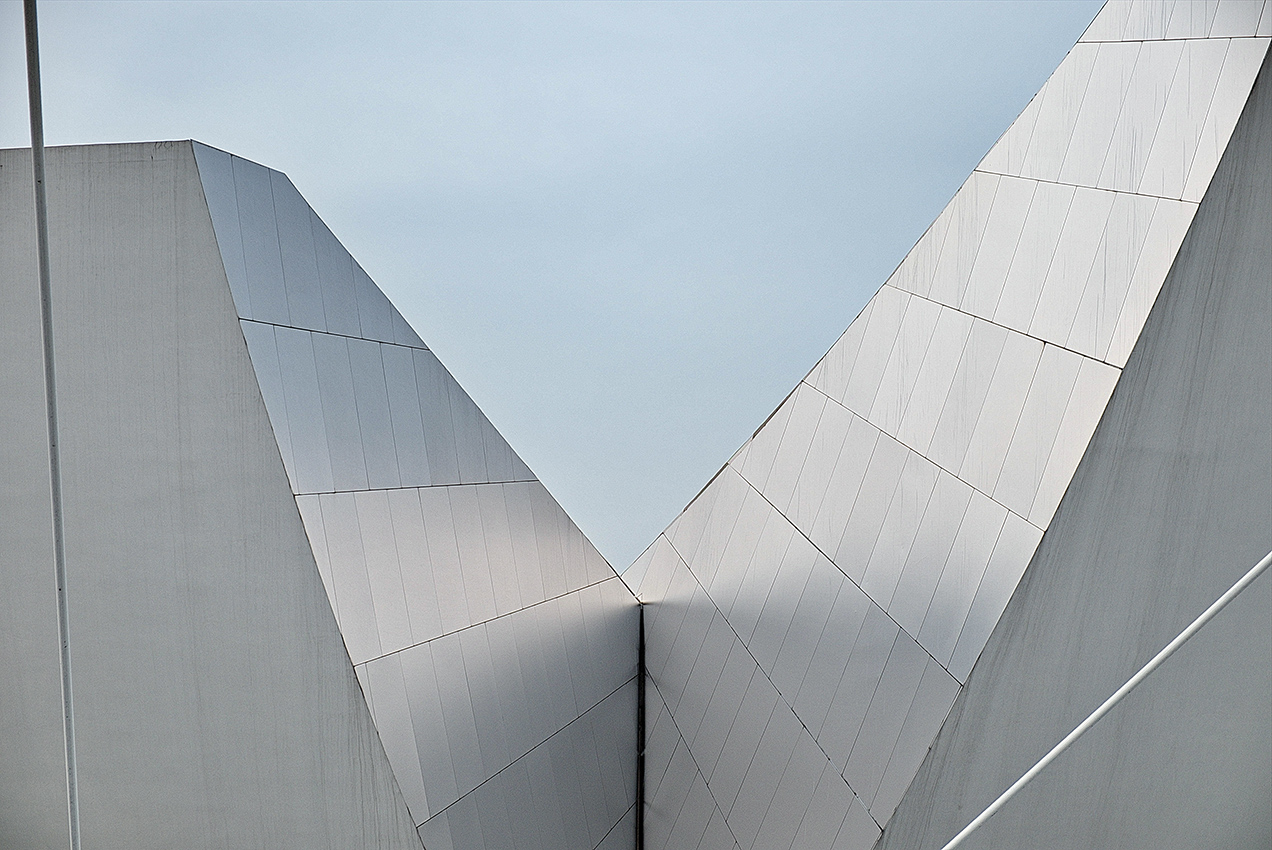 PASSING THROUGH, Shelley Hill, Streetphotography, Visual artist, street photography